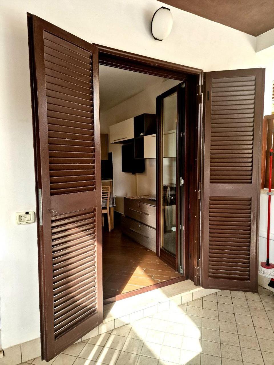Domus Livio, 7 Min Fco Airport, Free Wifi, Garden Apartment, 2 Tv Hd Фьюмичино Экстерьер фото